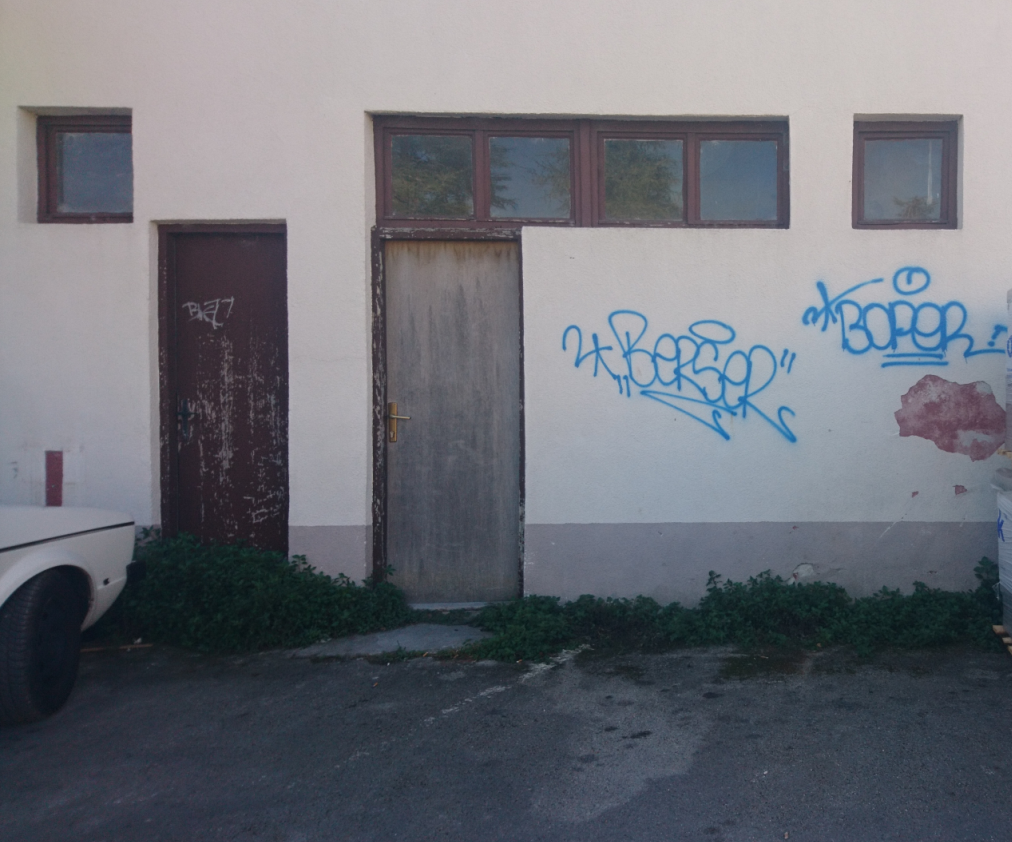Rovinj: Grafitima oštećena zgrada i vozila